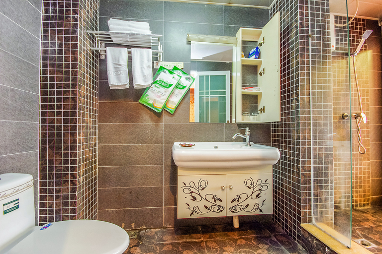 Bathroom 5, Yeda Inn, Leshan