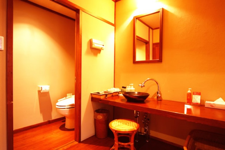 Bathroom, Hana Ryokan Iwatoya, Takachiho