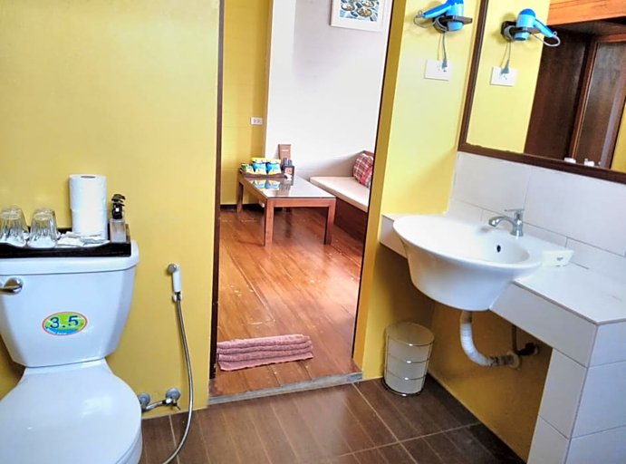 Bathroom 3, Thanicha Resort Amphawa, Amphawa