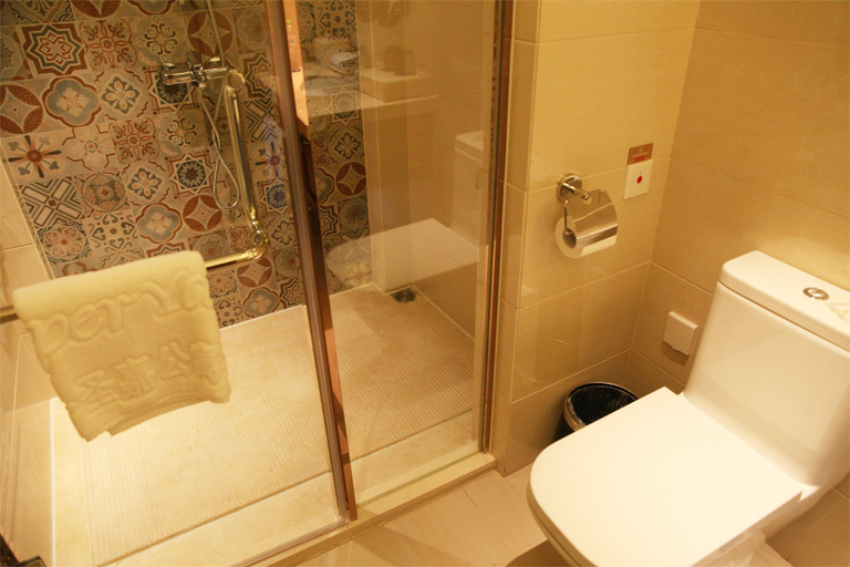 Bathroom 2, Shangli Hotel (Chengdu Zoo Metro Station), Chengdu
