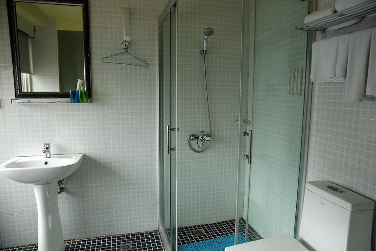 Bathroom 2, Haige Hotel, Ningbo