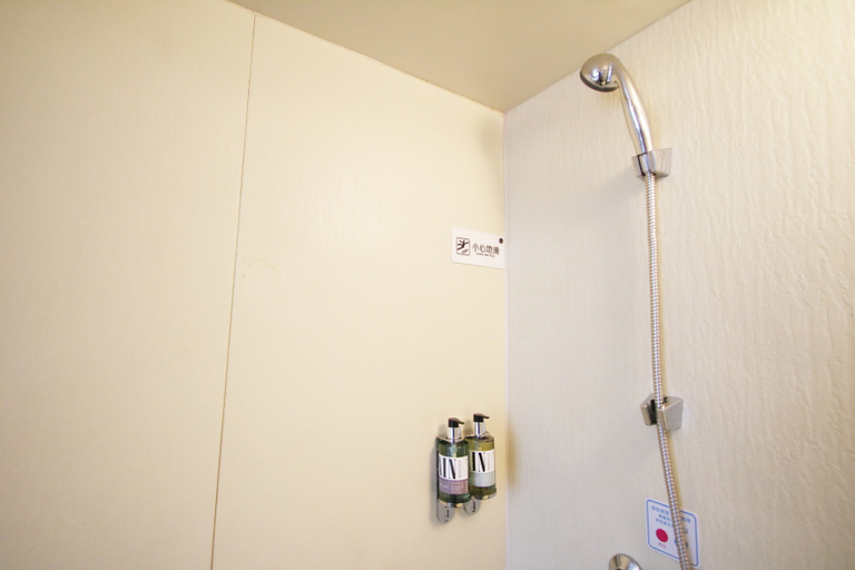 Bathroom 2, Rest Comfort Hotel(Shanghai North Bund Ningguo Road Subway Station), Shanghai