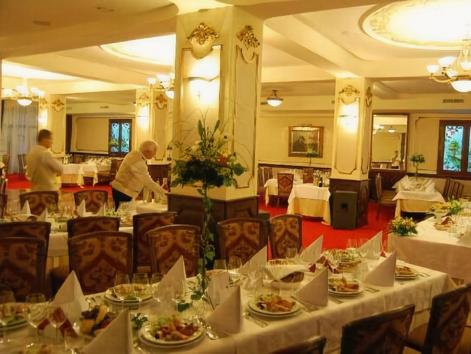Food & Drinks 4, The Elite Oradea S Legendary Hotel, Oradea