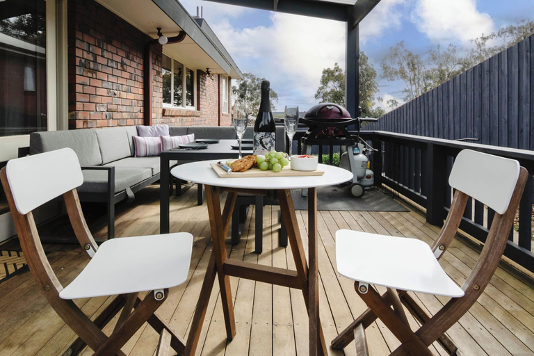 Outdoor dining 2, 9 Anne St Diamond Cr, Nillumbik  - South-West