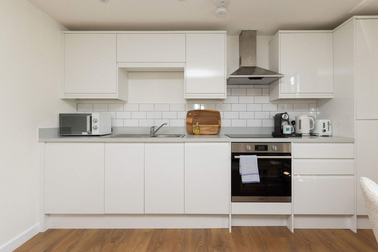 Private kitchen, Stylish Central Chichester Flat Near Station, West Sussex