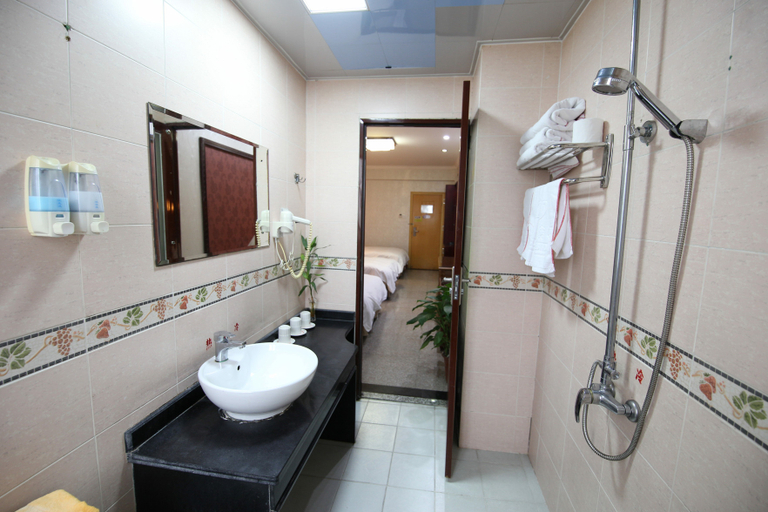 Bathroom 2, Zhangzhou Longda Hotel, Zhangzhou