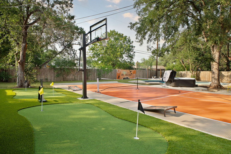 Room 4, Poolside Pickleball Heated Pool Sleeps 20, Bexar