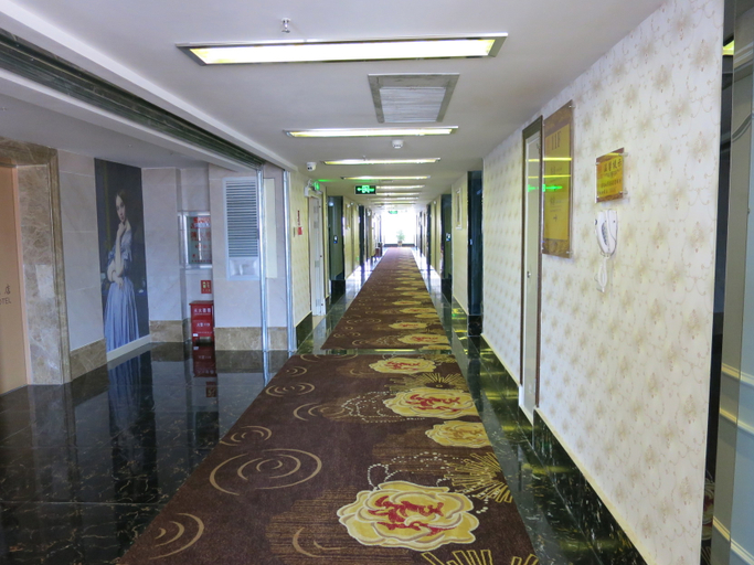 Others 5, Dynasty Hotel, Honghe Hani and Yi
