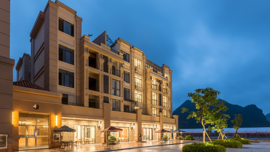 Exterior & Views