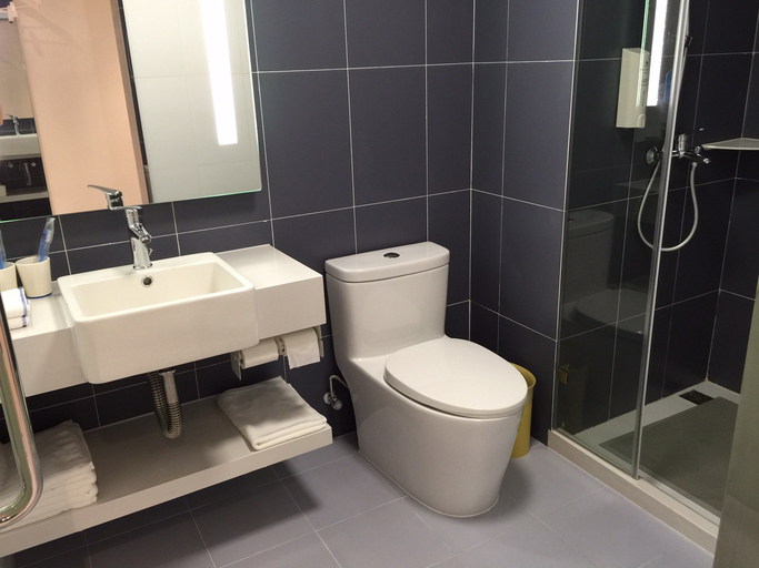 Bathroom 3, Hanting Hotel (Shanghai Hongqiao Railway Station Qixin Road Branch), Shanghai