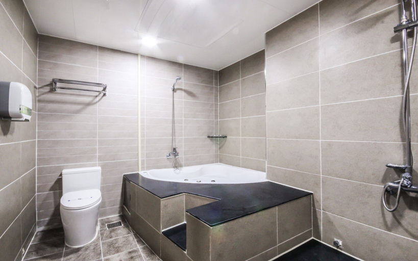 Bathroom 5, Deagu Seongseo CF, Dalseong