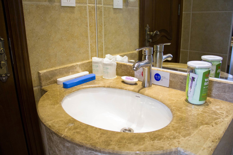 Bathroom 2, Jia'ao Business Hotel, Tangshan