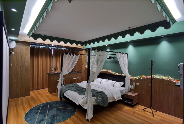 Bedroom 2, Huading Theme Hotel, Wuzhong