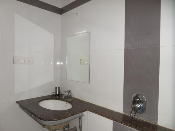 Bathroom, Rajasthani Rajwadi Hotel & Restaurant, Nashik
