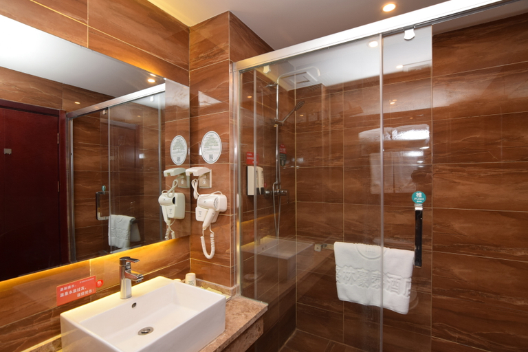 Bathroom 4, GreenTree Henan Luoyang Kaiyuan Road Guanlin Express Hotel, Luoyang
