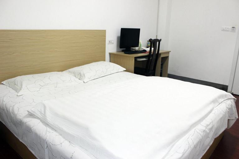 Bedroom 2, Xiao Hotel (Ten five year old shop), Shiyan