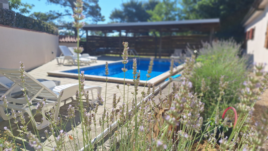 Pool 5, Apartments Laura and Romano With Pool, Vir