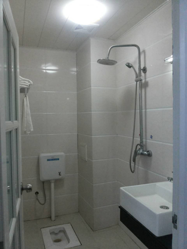Bathroom, Hongshulin Hotel, Pu'er