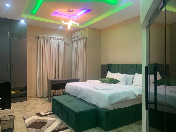 Room 5, Mofam Hotel & Apartments, Egbedore