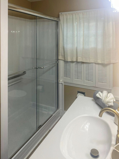 Bathroom 2, Staysobrio Luxury Stays, Gaston