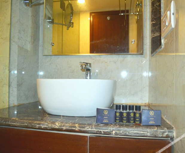 Bathroom, Hotel Royal Savoy, Srinagar