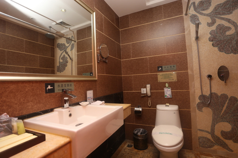 Bathroom 4, Junyue Holiday Hotel, Chengdu