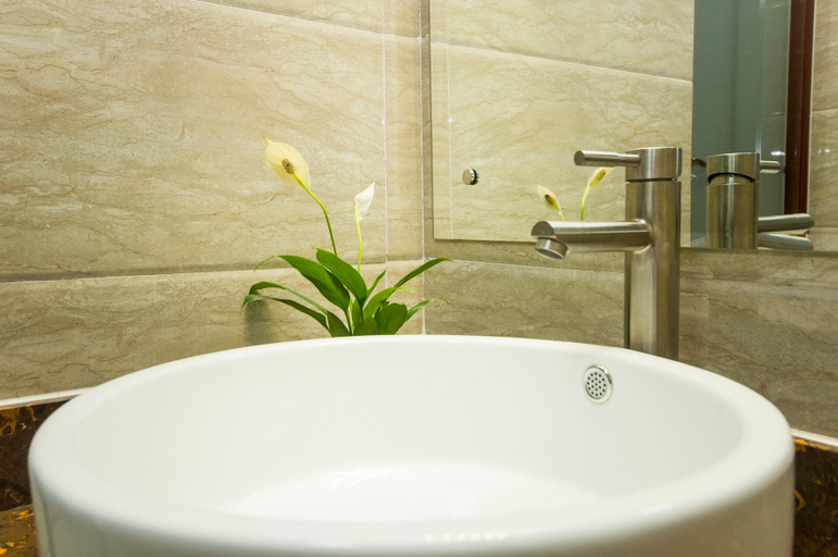 Bathroom 2, Super 8 Hotel (Beidaihe Waterfront Center Store), Qinhuangdao