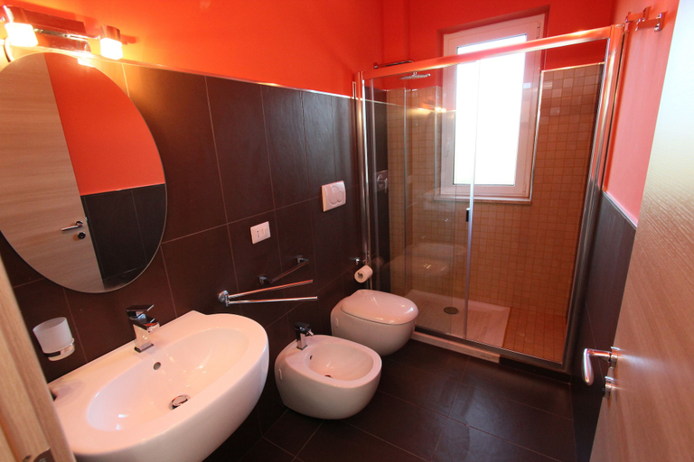 Bathroom 4, Selenite, Messina