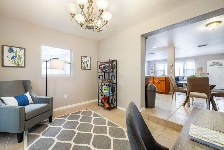 Room 2, Monthly Rental Comfy Beds Great for Remote Work, Pinellas