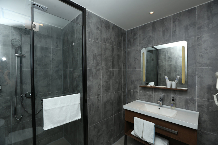 Bathroom 3, HanTing Premium Hotel (Shanghai University Subway Station), Shanghai