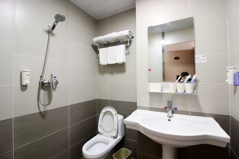 Bathroom 2, Elan Hotel (Qingdao Zhongshan Road), Qingdao