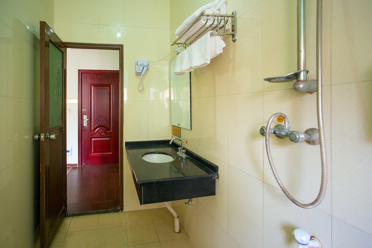 Bathroom 2, Live by Mountains Hotel, Guilin