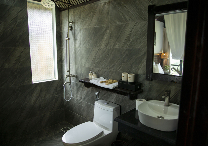 Bathroom 4, Black Ship Sapa, Sa Pa
