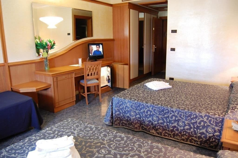 Bedroom 4, Hotel Centrale, Latina