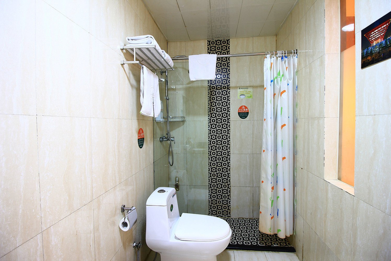 Bathroom 3, GreenTree Inn Rizhao Train Station, Rizhao