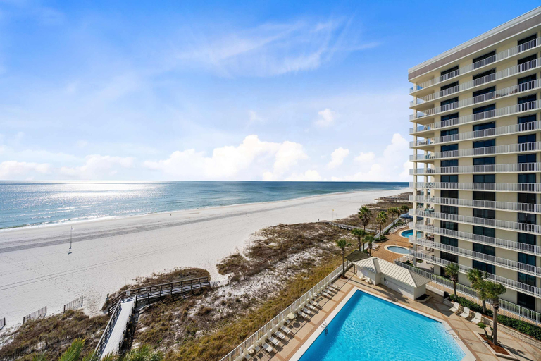 Room 3, Beach Front 7th Floor Views Pools Hot Tub, Baldwin