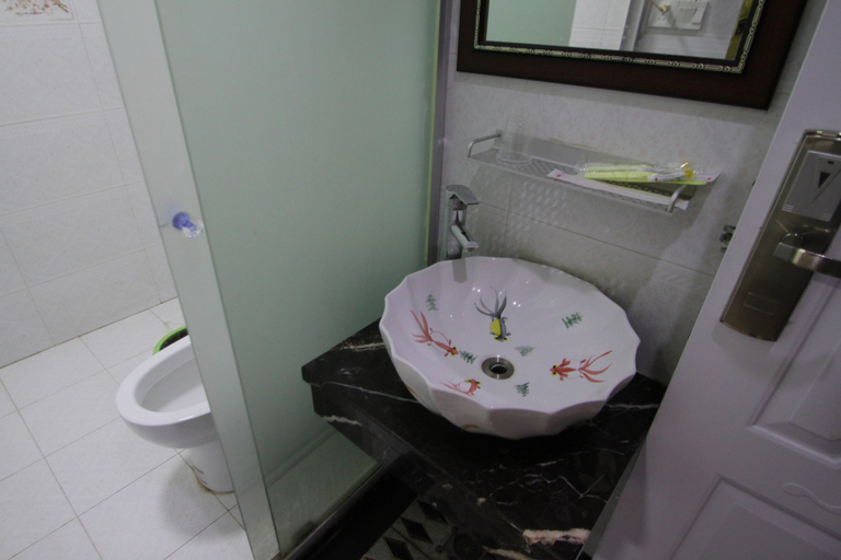 Bathroom 2, Xinhao Fashion Hotel, Shanghai