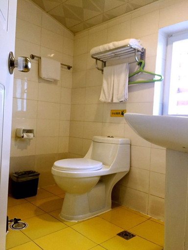 Bathroom 2, Home Inn (Beijing Xinjiekou Metro Station), Beijing