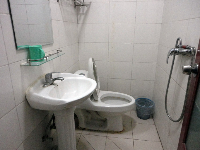 Bathroom 2, Starlight Hotel (Beijing No.5 Medical Center), Beijing
