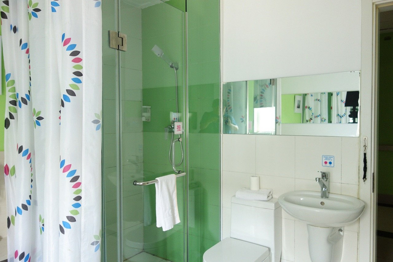 Bathroom 2, 100 Inn (Small Shanghai pedestrian street), Shanghai