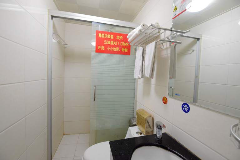 Bathroom, Xinkaiyuan Hostel, Taizhou