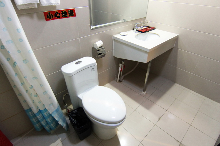 Bathroom 2, Hong Wang Hotel, Tieling