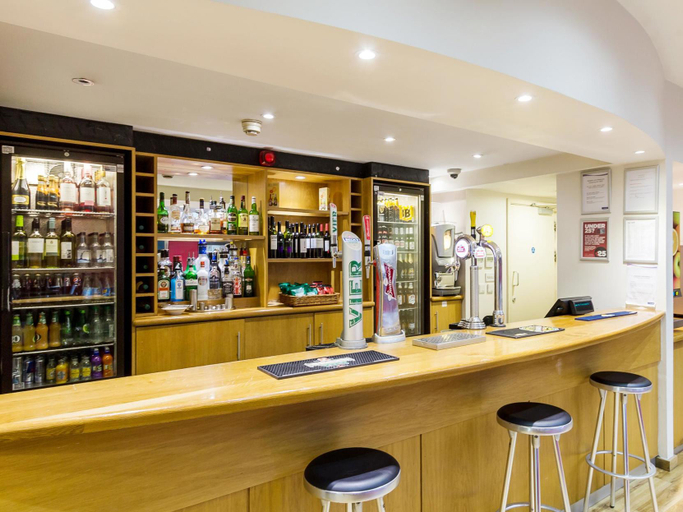 Food & Drinks 5, Travelodge Guildford, Surrey