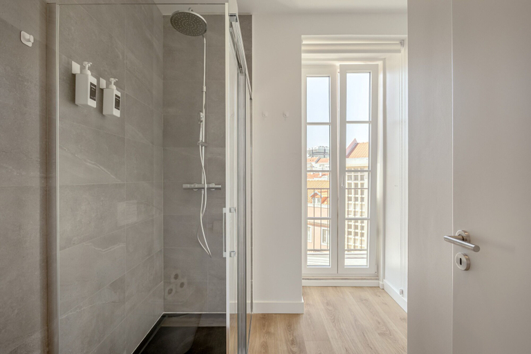 Bathroom 3, Rato Modern by Homing, Lisbon