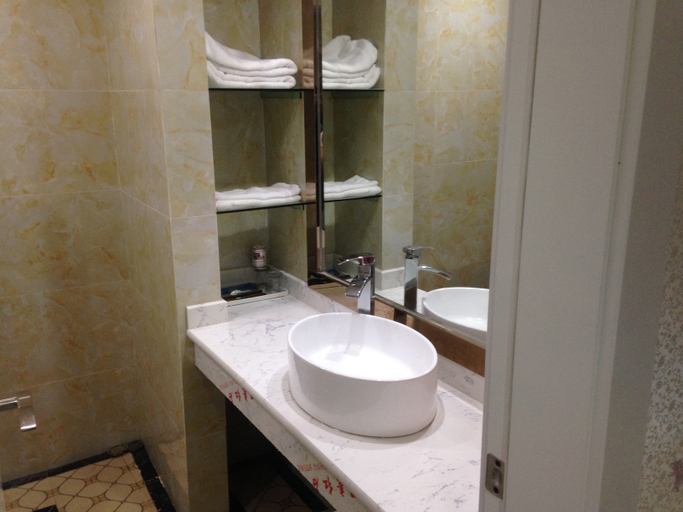 Bathroom 2, Yixin Business Hotel, Dêqên Tibetan