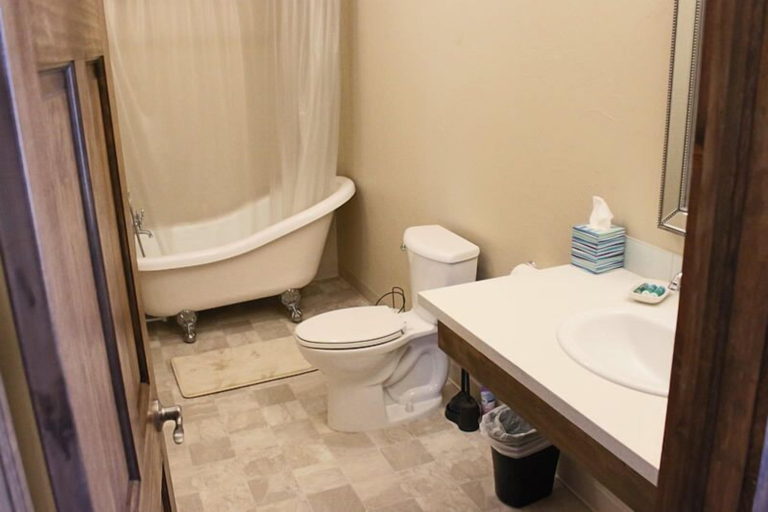 Bathroom 3, Twisters Bed and Breakfast, Platte
