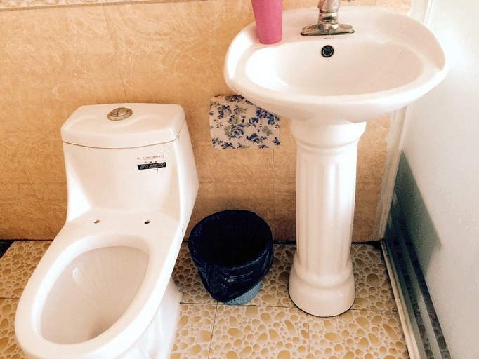 Bathroom 2, Dazhong Business Hotel, Yantai