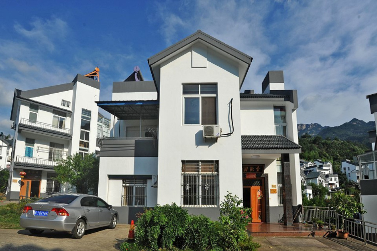 Exterior & Views