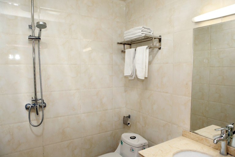 Bathroom 5, Fangshan Hotel (Beijing Fangshan Chengguan Metro Station), Beijing