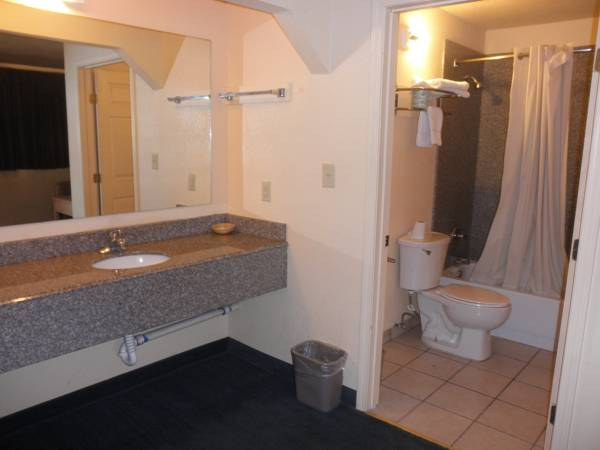 Others 5, Relax Inn and Suites, Orleans
